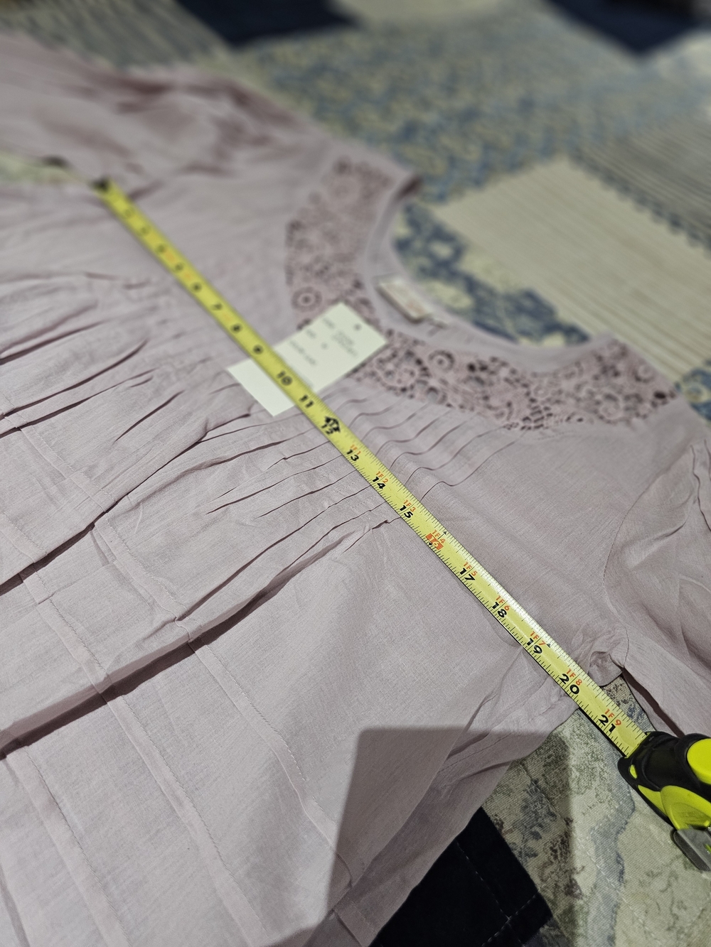 Women's Crochet-Trim V-Neck Tunic Top in Dusty Lilac, NWT - Picture 9 of 12